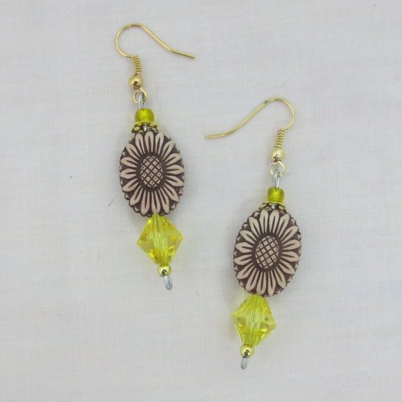 New Hand Crafted Yellow Sunflower Dangle Earrings - Picture 1 of 6